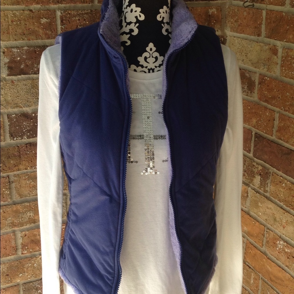 Reversible puffy vest